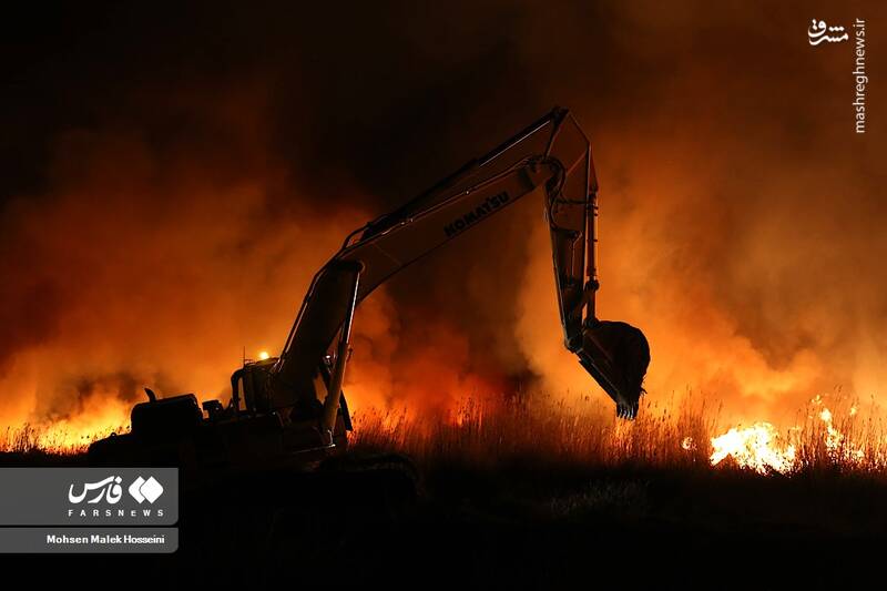 عکس/ شعلههای آتش بر تنِ تالاب میقان