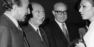 اسدالله علم: 40 هزار دلار برای پوست سنجاب مورد علاقه فرح پول دادیم