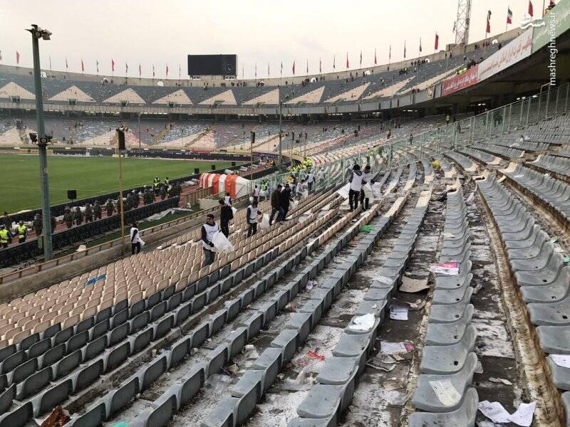 عکس/ پاکسازی ورزشگاه آزادی بعد از دربی