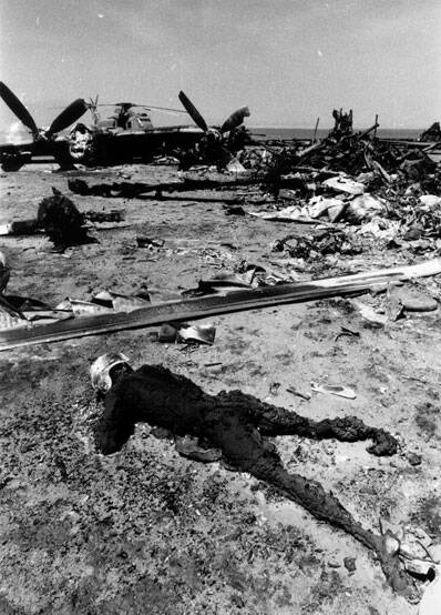 روزی که ایران گورستان آمریکاییها شد+ عکس