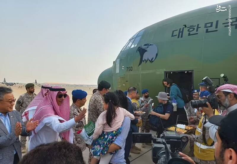 ورود مهاجران کره جنوبی با هواپیمای نظامی به کشورشان