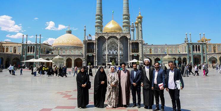 سفیر بولیوی در حرم مطهر حضرت معصومه(س) حضور یافت+ عکس