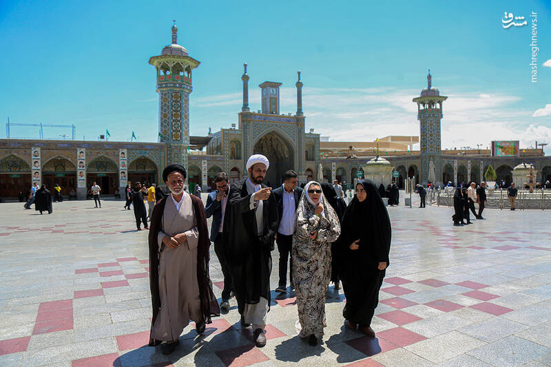 عکس/ سفیر بولیوی در حرم مطهر حضرت معصومه(س)