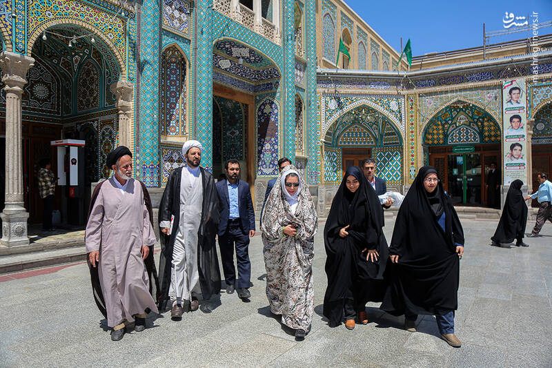 عکس/ سفیر بولیوی در حرم مطهر حضرت معصومه(س)