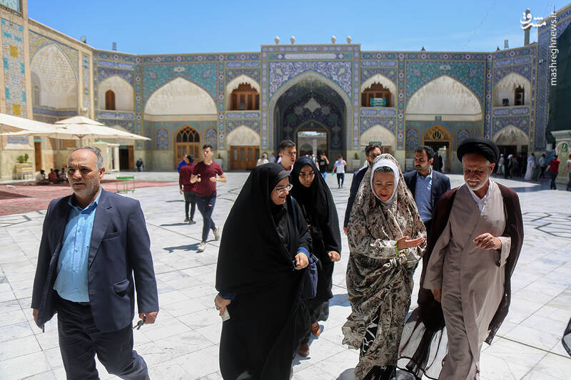 عکس/ سفیر بولیوی در حرم مطهر حضرت معصومه(س)