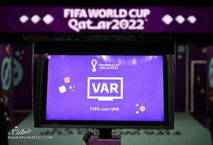 چون VAR نداریم قطعاً رنگ تیم صدرنشین واقعی نیست/ فرهنگ استفاده از این وسیله را نداریم/ VAR بیاید دست مافیا بازتر میشود/ از قولم بنویس داوران هم قرمز و آبیاند