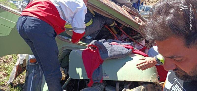 عکس/ ۵ کشته در تصادف مینیبوس و کامیون در کردستان