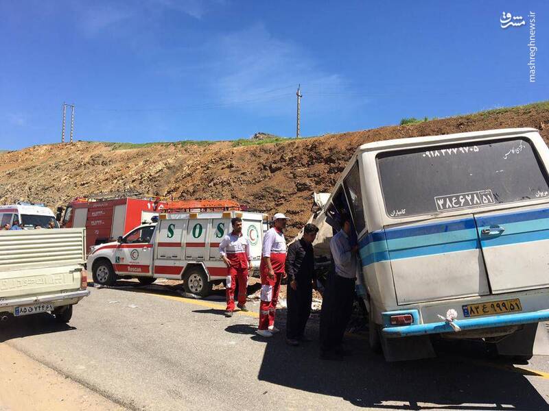 عکس/ ۵ کشته در تصادف مینیبوس و کامیون در کردستان