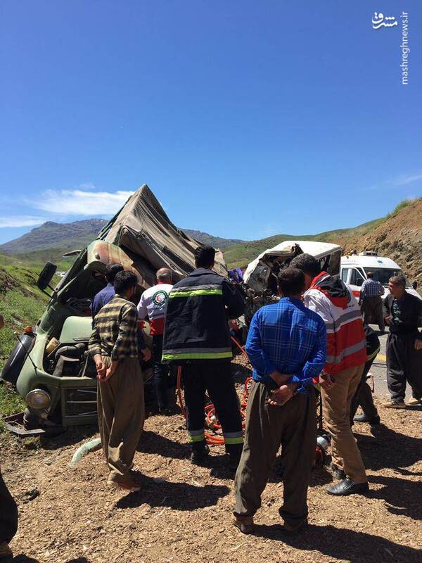 عکس/ ۵ کشته در تصادف مینیبوس و کامیون در کردستان