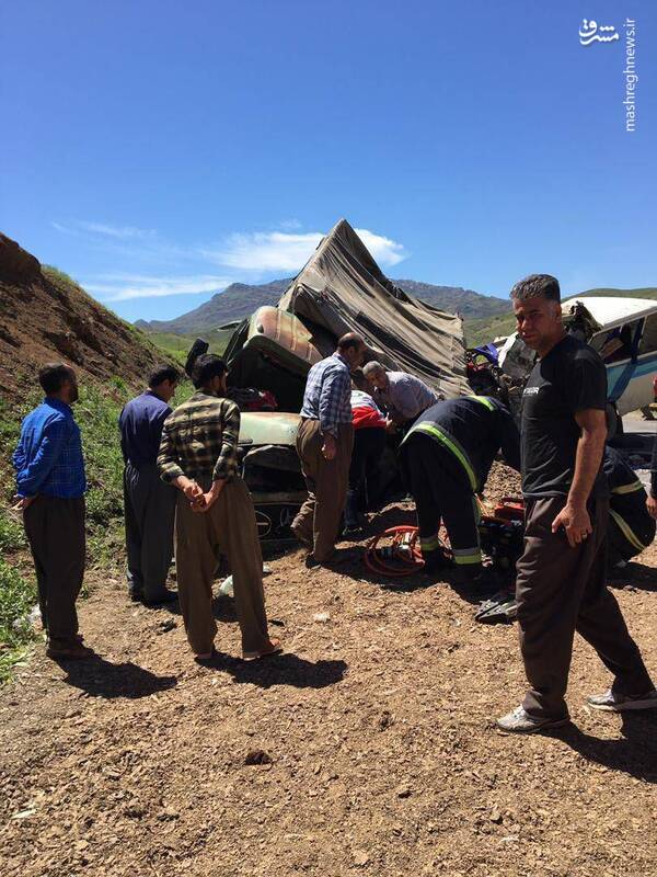 عکس/ ۵ کشته در تصادف مینیبوس و کامیون در کردستان