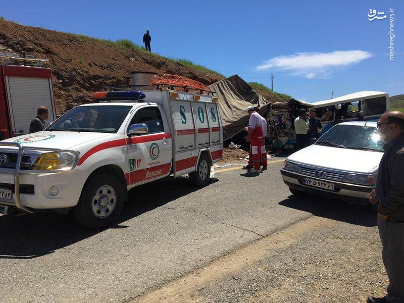 عکس/ ۵ کشته در تصادف مینیبوس و کامیون در کردستان