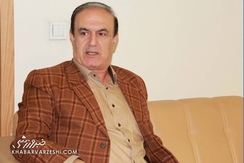 چون VAR نداریم قطعاً رنگ تیم صدرنشین واقعی نیست/ فرهنگ استفاده از این وسیله را نداریم/ VAR بیاید دست مافیا بازتر میشود/ از قولم بنویس داوران هم قرمز و آبیاند