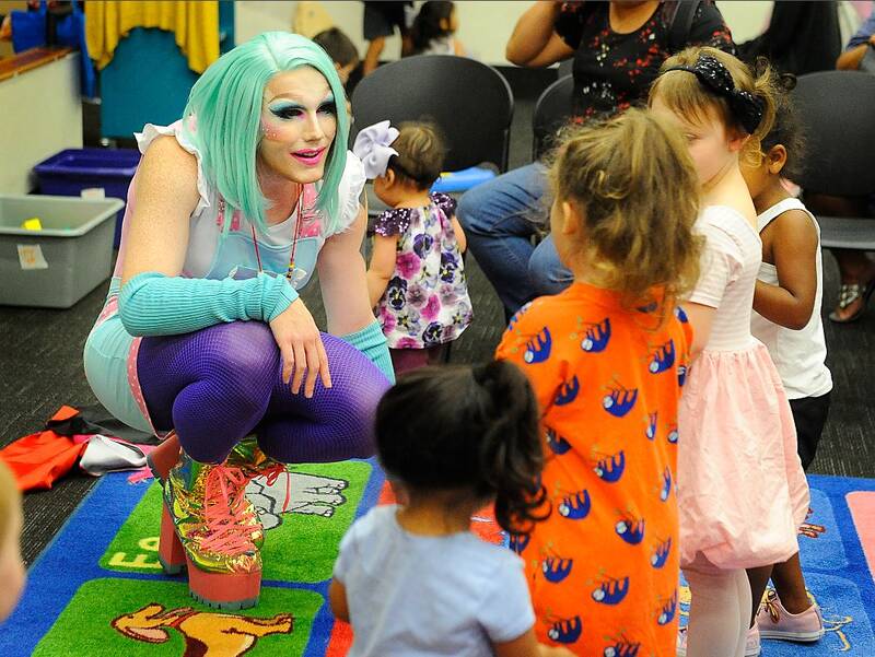 جنون لیبرالهای آمریکایی و تراژدی «کودکان رنگین کمانی» / ربودن فرزندان از والدین به بهانه «تغییر جنسیت» قانونی میشود!