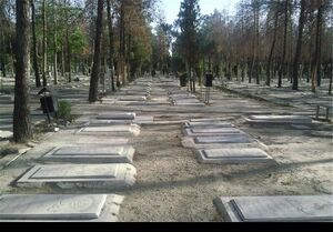 درآمد ۵ میلیونی متکدیان آرامستان تبریز در هر روز | در قبر فوت‌ شدگان کرونا آهک ریخته می‌شود؟