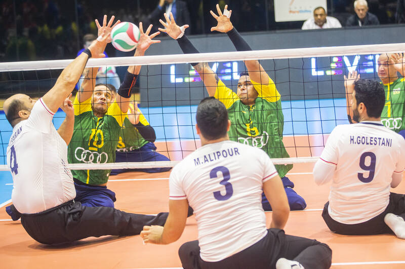 گلایه یک والیبالیست از بی مهریها