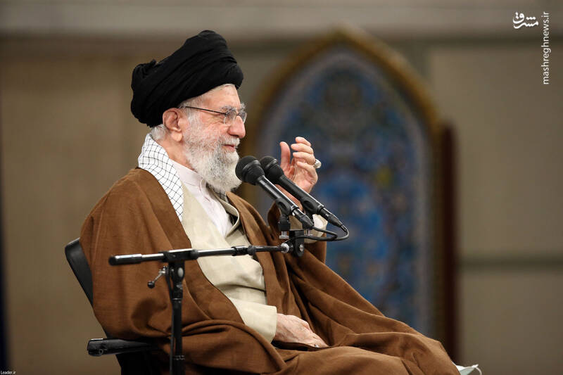 باید فرهنگ ثروتهای بادآورده متوقف شود/ مسئولین باید برای اشتغال جوانان تحصیلکرده و بیکار تلاش مضاعفی کنند/ جامعه کارگری اعتراض دارد اما با دشمن مرزبندی کرده است