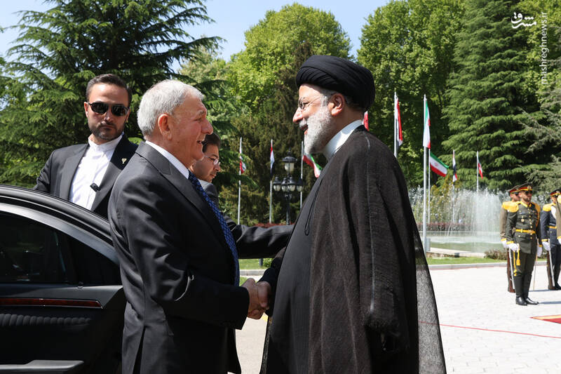 عکس/ استقبال رسمی رئیسی از رئیس جمهور عراق
