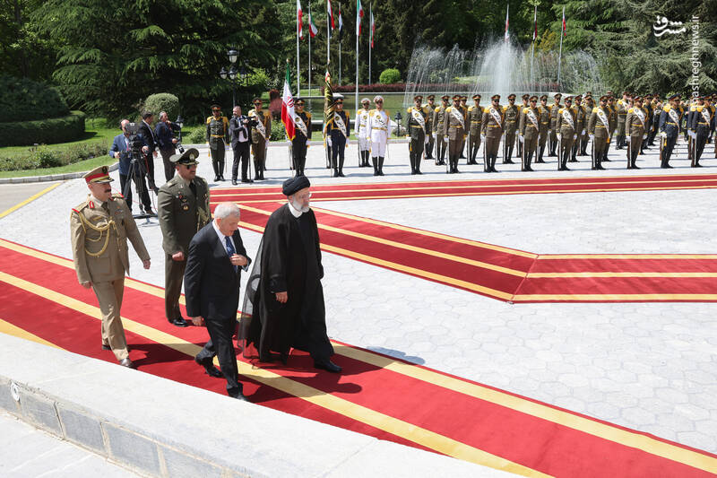 عکس/ استقبال رسمی رئیسی از رئیس جمهور عراق