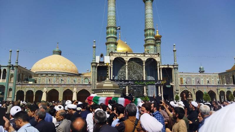 پیکر آیتالله سلیمانی در قم تشییع و به خاک سپرده شد+ عکس