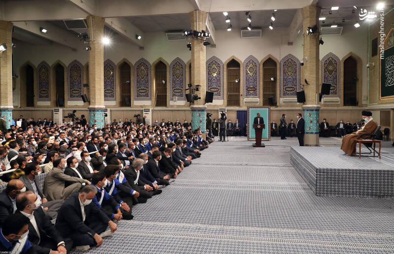 باید فرهنگ ثروتهای بادآورده متوقف شود/ مسئولین باید برای اشتغال جوانان تحصیلکرده و بیکار تلاش مضاعفی کنند/ جامعه کارگری اعتراض دارد اما با دشمن مرزبندی کرده است