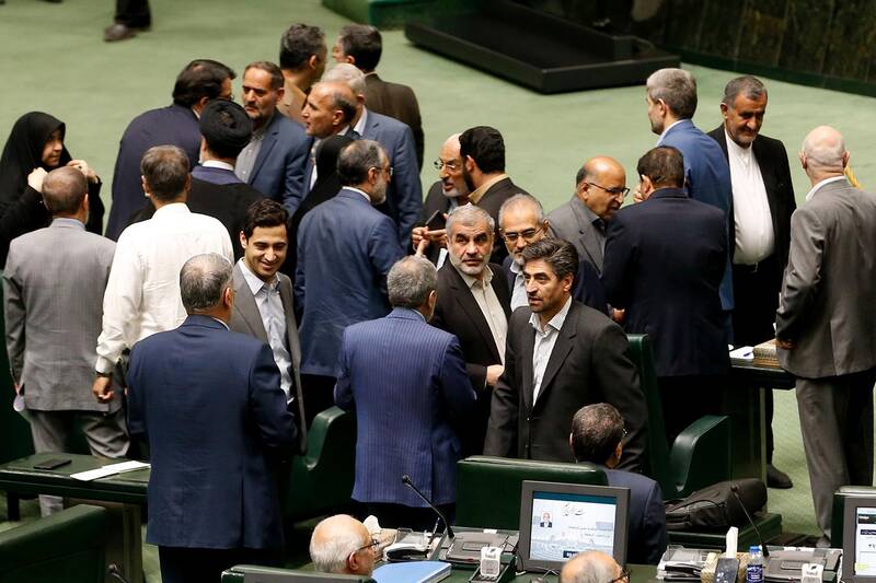 کدام یک از دولتمردان در جلسه استیضاح فاطمی امین حضور یافتند/ موافقان و مخالفان استیضاح وزیر صمت چه گفتند؟ +عکس و فیلم