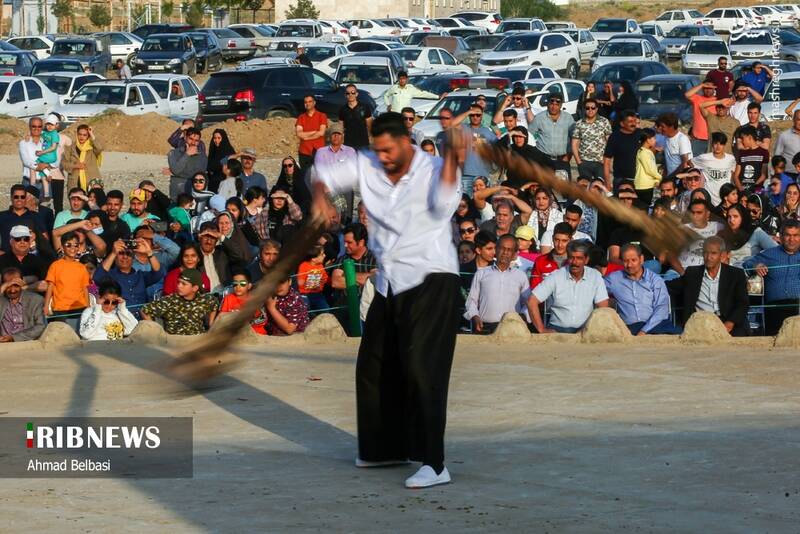 عکس/ آئین سنتی پهلوانی بیل گردانی نیم ور