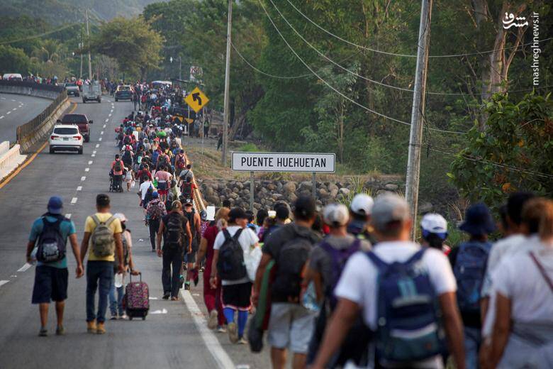 مهاجرانی که ماه‌ها در جنوب مکزیک بازداشت شده‌ بودند سفر خود را در کاروانی به مقصد مکزیکوسیتی ادامه می‌دهند.
