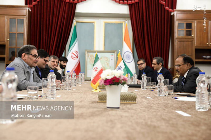 آجیت دوآل مشاور امنیت ملی نخست وزیر هند دوشنبه ۱۱ اردیبهشت با علی شمخانی دبیر شورای عالی امنیت ملی دیدار و گفت‌وگو کرد.