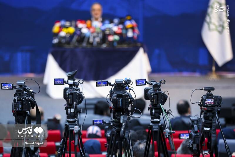 نشست خبری علیرضا زاکانی شهردار تهران دوشنبه ۱۱ اردیبهشت با اصحاب رسانه برگزار شد.