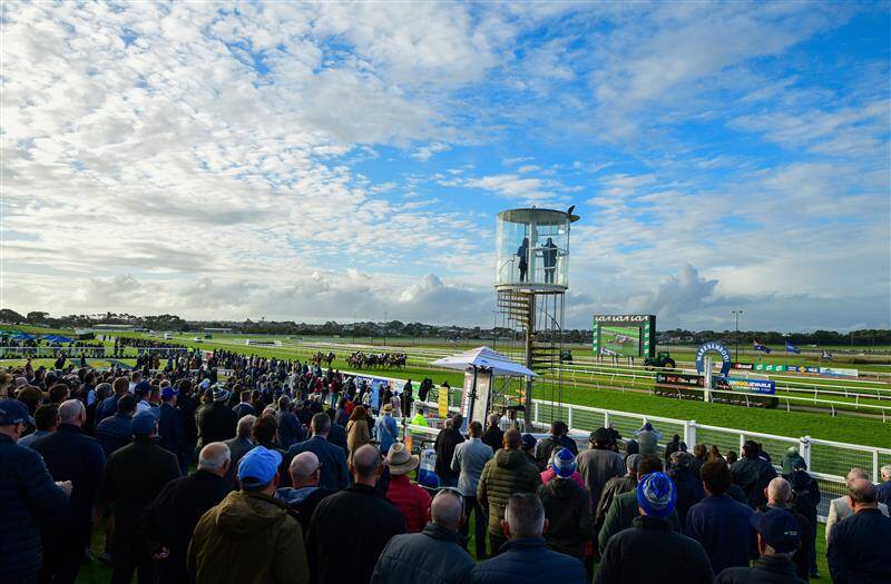 عکس / مسابقات اسب دوانی در استرالیا 13