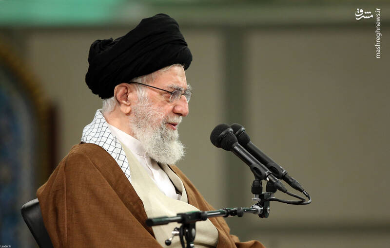 عکس/ دیدار جمعی از معلمان با رهبر انقلاب