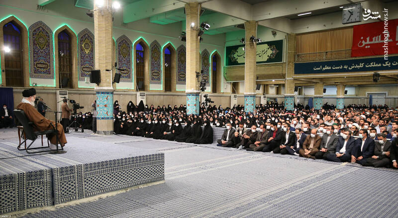 عکس/ دیدار جمعی از معلمان با رهبر انقلاب