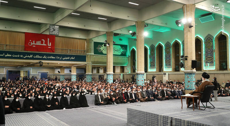 عکس/ دیدار جمعی از معلمان با رهبر انقلاب