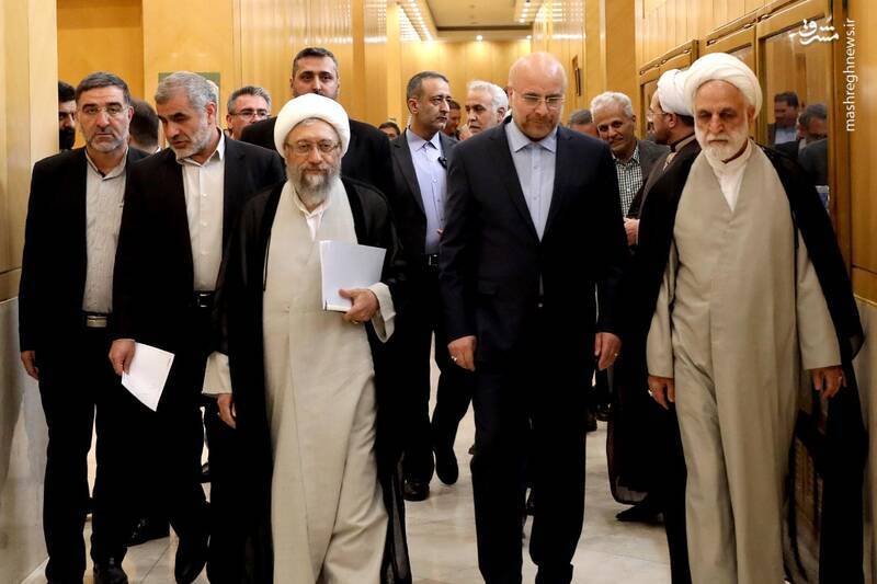 نشست مشترک شورای هماهنگی مجلس شورای اسلامی با اعضای محترم مجمع تشخیص مصلحت نظام ۱۱ اردیبهشت به میزبانی قوه مقننه در بهارستان برگزار شد. نشست مشترک شورای هماهنگی مجلس شورای اسلامی با اعضای محترم مجمع تشخیص مصلحت نظام ۱۱ اردیبهشت به میزبانی قوه مقننه در بهارستان برگزار شد.