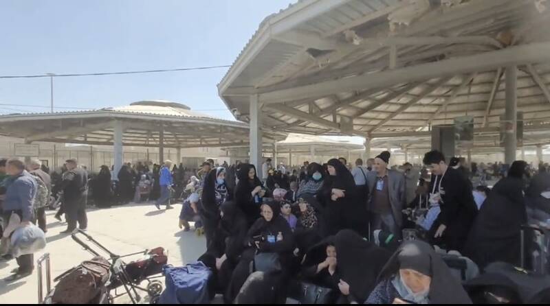 ازدحام جمعیت در پی بسته شدن مرزمهران از سوی عراق + فیلم 4