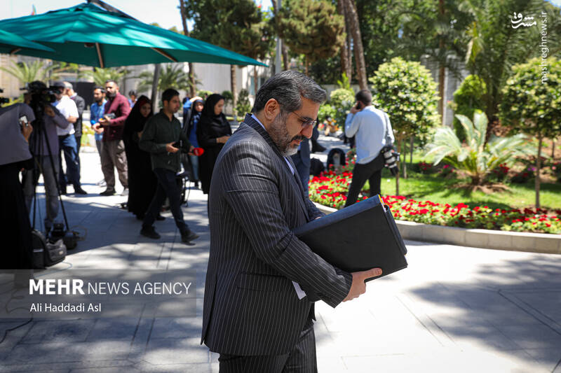 عکس/ وزرای دولت در حیاط دولت