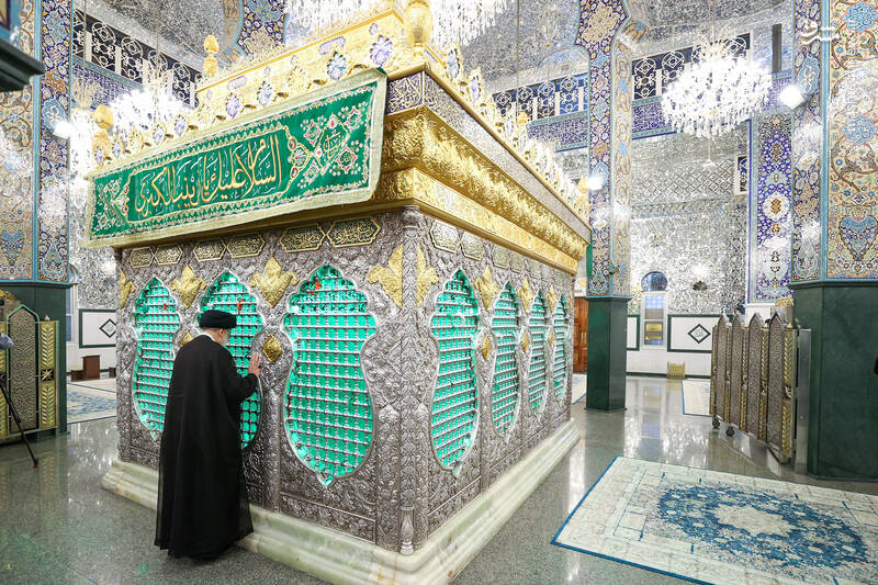 فیلم/ لحظه ورود رئیسی به داخل حرم سیده زینب(س)