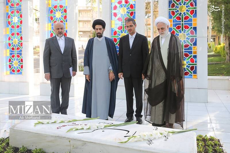 میخواهیم انتقادات و پیشنهادات مردم را بشنویم و در جهت رفع مشکلات گام برداریم/ما مسئولان و کارکنان دستگاه قضایی باید بدانیم که مردم، ولی نعمتان ما هستند و باید تمام را در راستای رفع مشکلات مردم بگذاریم