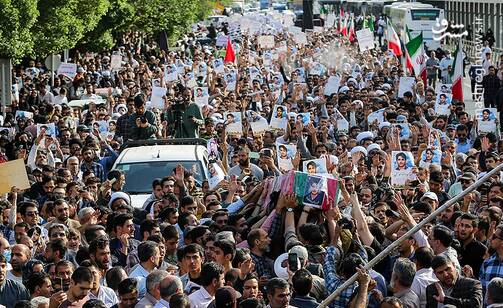 سربداران در سوگ شهید خوش غیرت/ غرور دختران از وجود چنین پسرانی