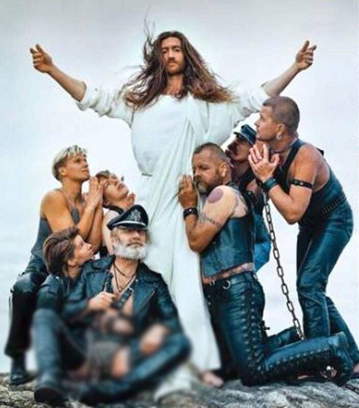 نمایش تابلوهای ضدانسانی و موهن در پارلمان اروپا/ چپهای اروپایی حواریون مسیح را هم «رنگینکمانی» کردند+عکس