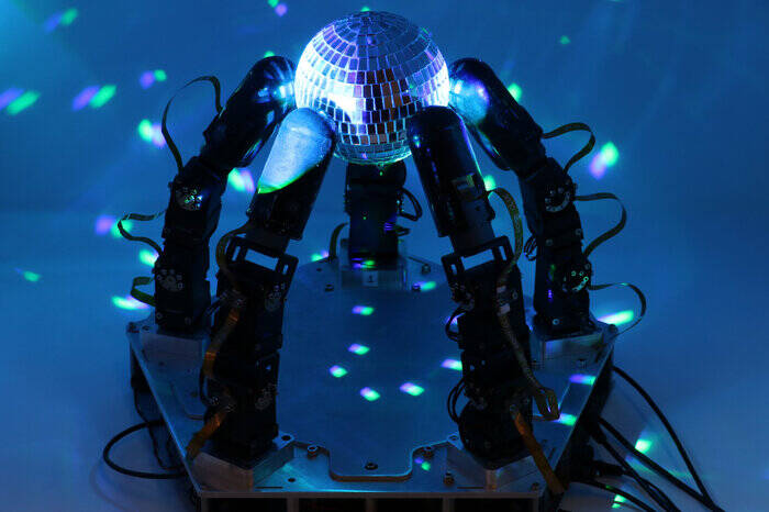 دست رباتی چالاک قادر به کار کردن حتی در تاریکی است + فیلم