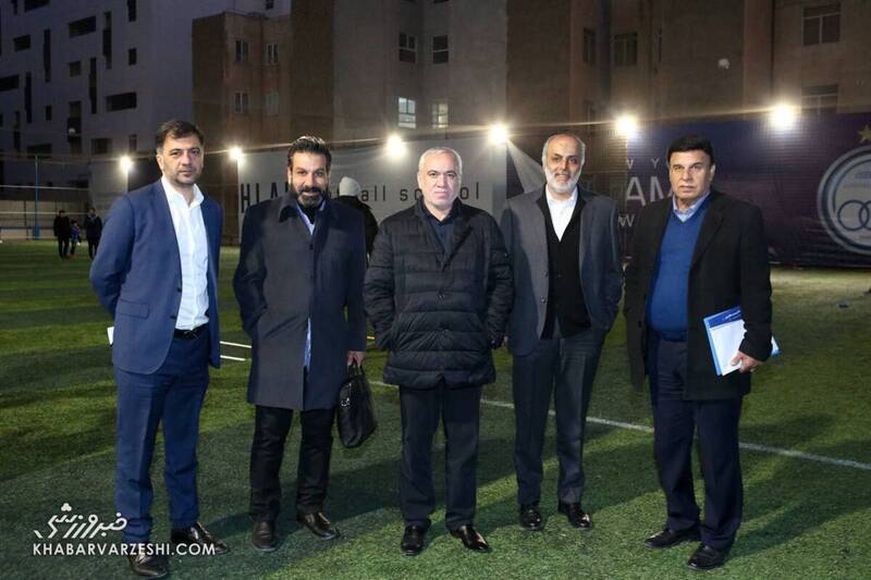 استقلال هنوز هم میتواند قهرمان شود/ وسط این همه دعوا سکوت سخنگوی باشگاه خندهدار است!/ چرا مدیر استقلال را دست تنها رها کردهاند؟/ یکی به این بنده خدا کمک کند