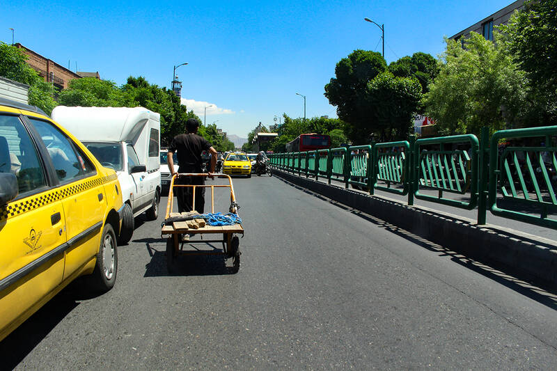 عکس/ چرخی برای چرخاندن چرخ های زندگی