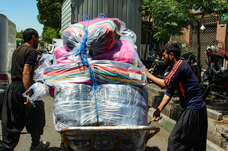 عکس/ چرخی برای چرخاندن چرخ های زندگی