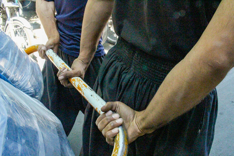 عکس/ چرخی برای چرخاندن چرخ های زندگی