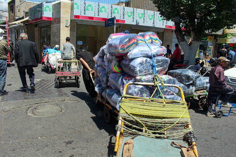 عکس/ چرخی برای چرخاندن چرخ های زندگی