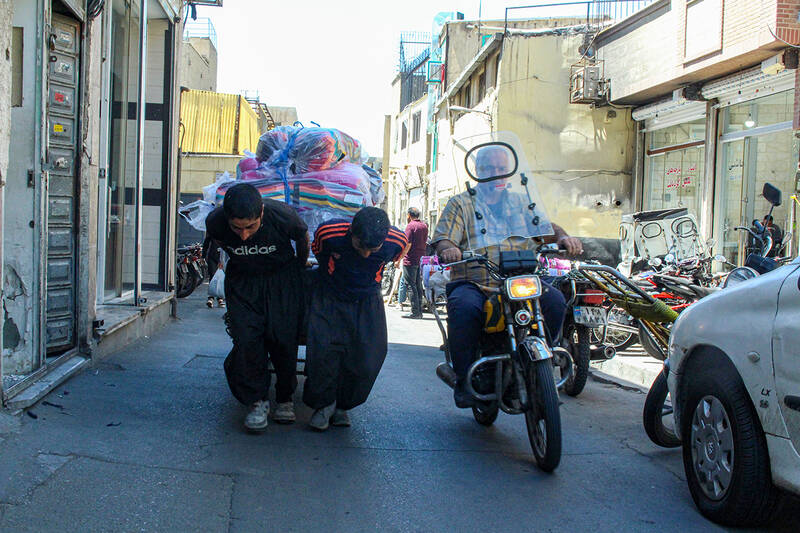 عکس/ چرخی برای چرخاندن چرخ های زندگی