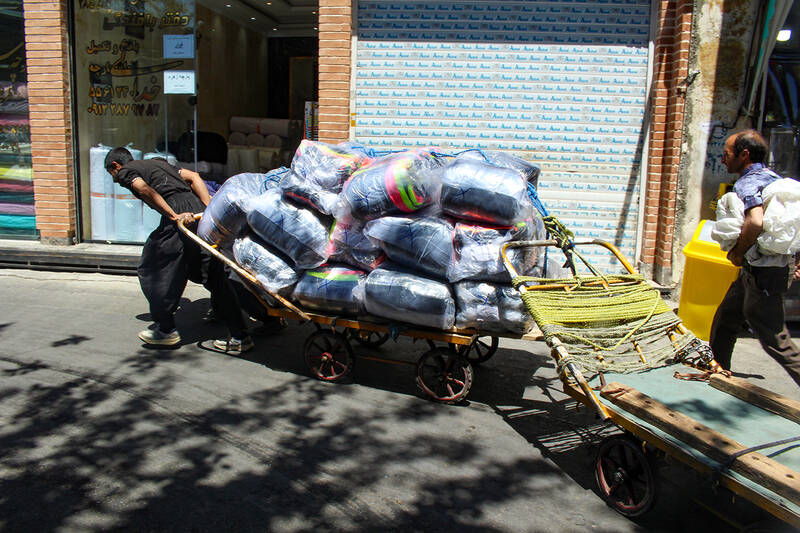 عکس/ چرخی برای چرخاندن چرخ های زندگی