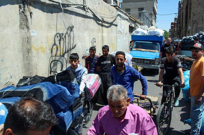 عکس/ چرخی برای چرخاندن چرخ های زندگی