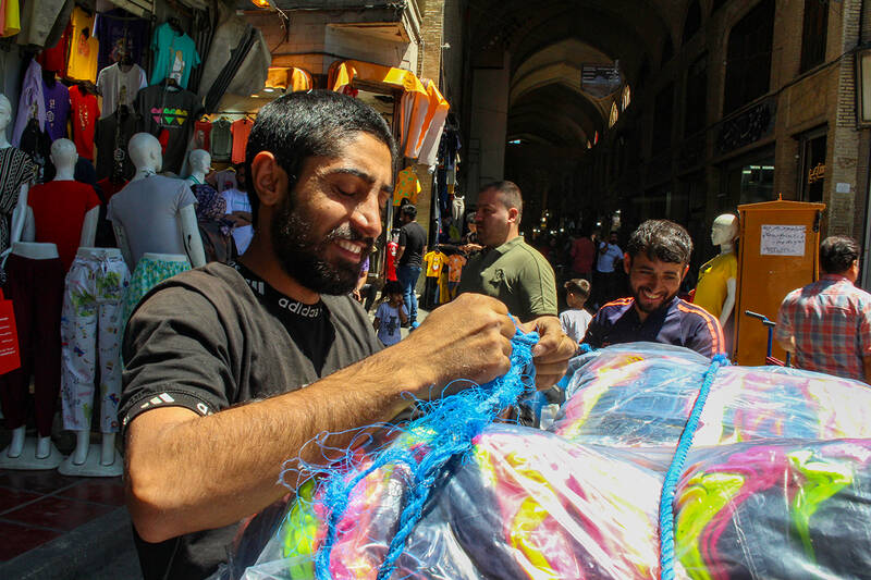 عکس/ چرخی برای چرخاندن چرخ های زندگی